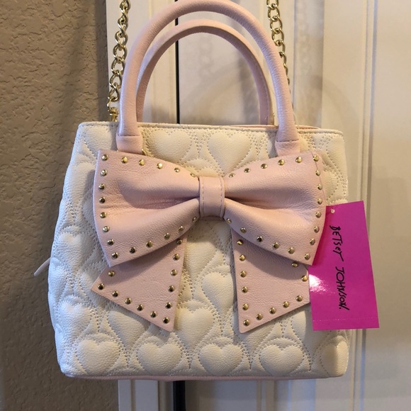 Betsey Johnson Handbags - 🌸NWT! BETSEY JOHNSON BOW BUCKET BAG